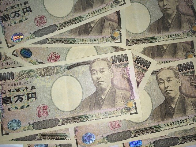 大量の１万円札